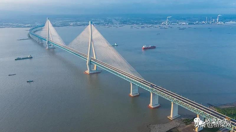 长江涌潮,长江浪涛汹涌澎湃视频