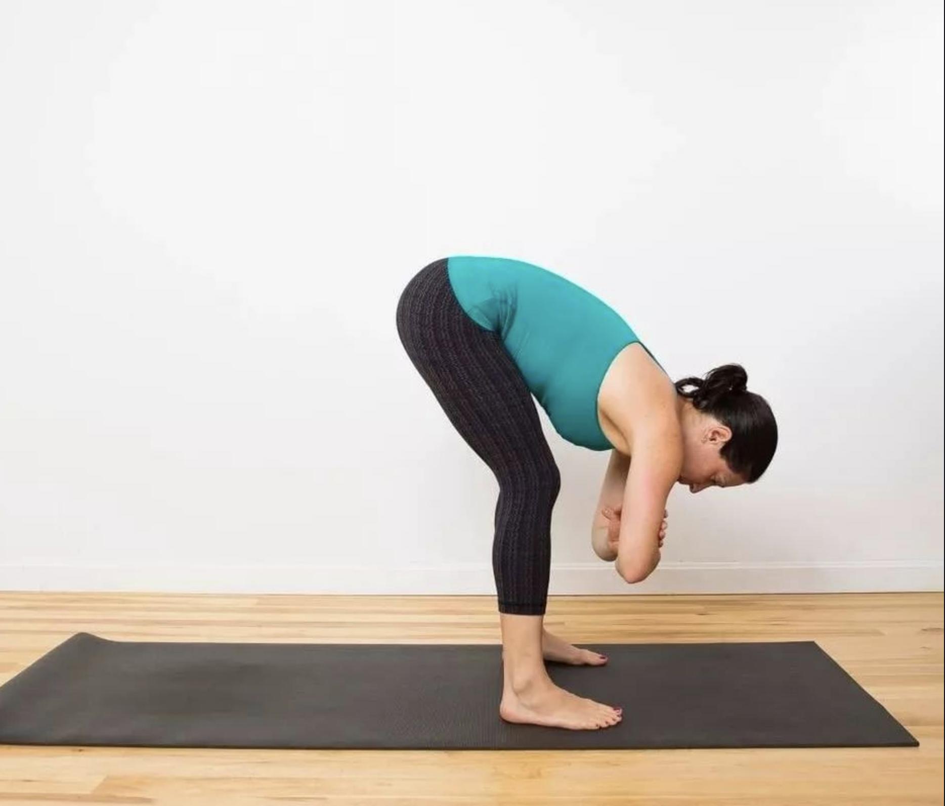 深臀部拉伸和蛙式放松瑜伽,矫正塌腰部瑜伽动作