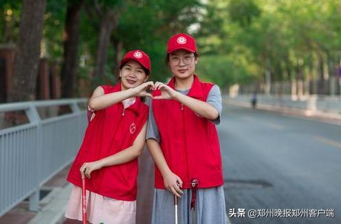 八方来客为“小红象”频频点赞志愿服务点亮郑州大街小巷