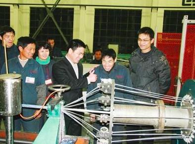 中国电缆大王：想打工赚5万就回家，却意外成闻名一方的亿万富豪