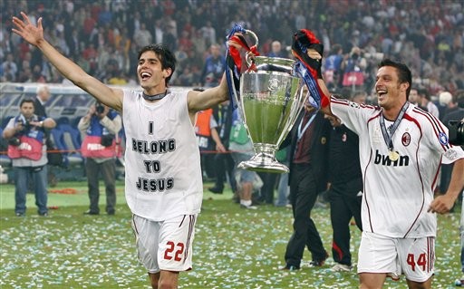 感动伯纳乌全场球迷高喊c罗名字,泪目伯纳乌球迷第七分钟呼喊