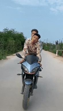 当你发现你*载下**好几天的游戏，但是电脑带不动这个游戏玩不了时！