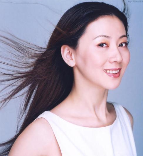 “人体模特”汤加丽，日搜达10万次，父亲震怒：我怎么出门见人