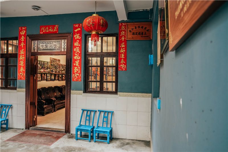 贵州旅游被带去银饰非遗传承馆,贵州千户苗寨银饰一条街