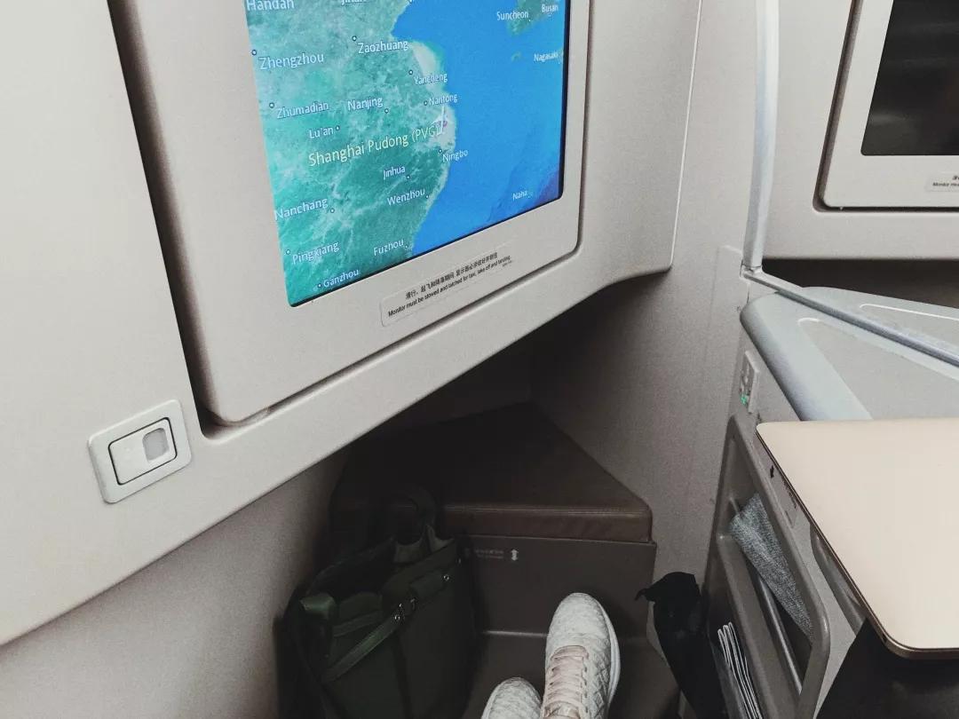 早春风衣穿搭高级感,早春穿搭颜色毛衣外套