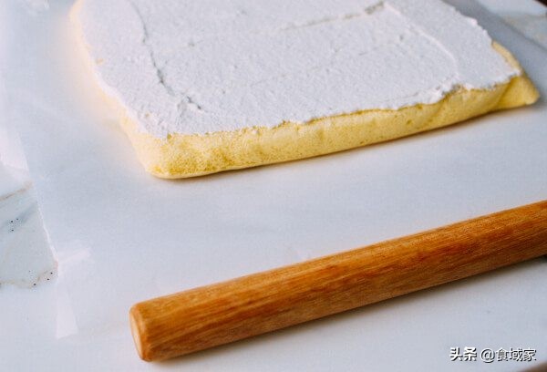 无烤箱做瑞士卷,瑞士卷怎么做才甜而不腻