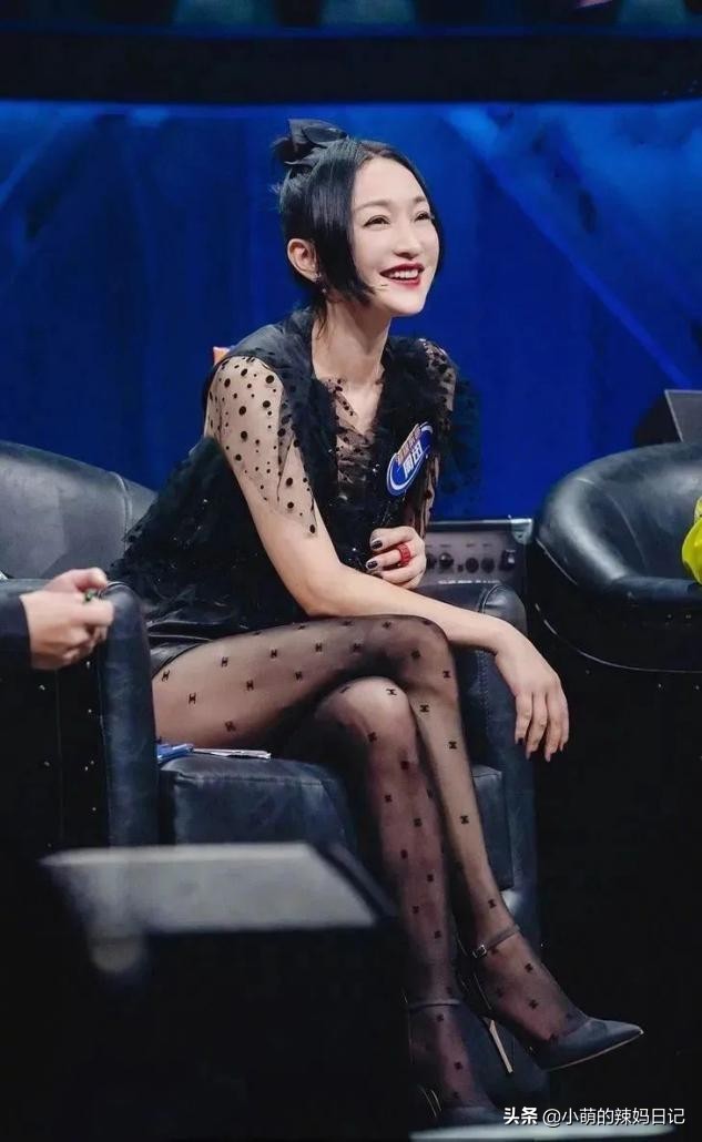 帆布鞋网红穿法,最近流行丝袜帆布鞋