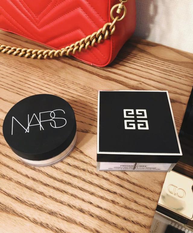 nars蜜粉和纪梵希散粉哪个好,大牌散粉纪梵希