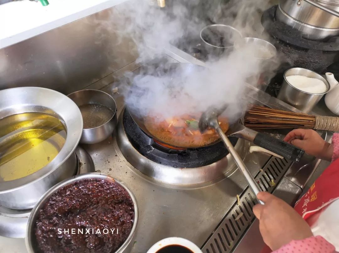 探访5家人气爆棚的小店,我竟然差点被人打了,感觉自己好委屈!