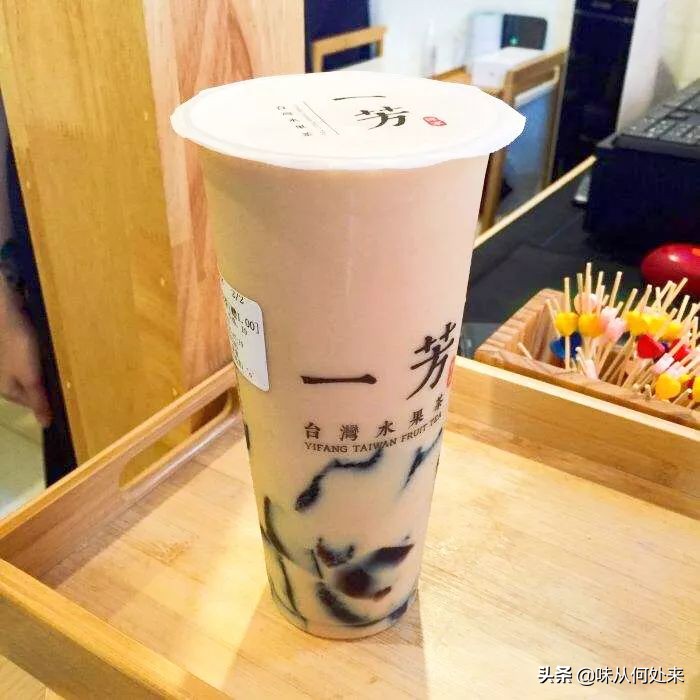 奶茶灰和奶茶色有什么区别,奶茶色和奶茶棕色是一个颜色吗