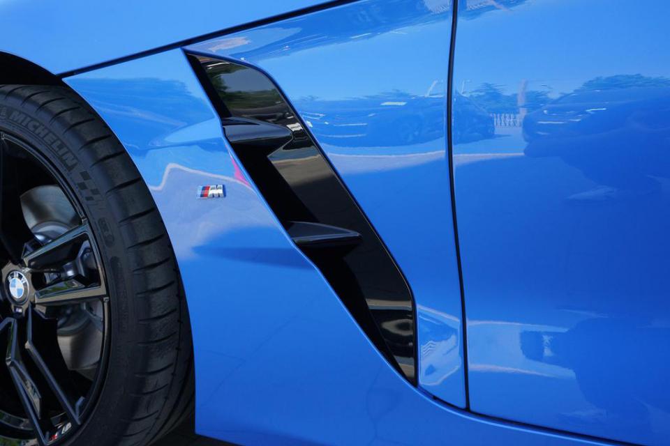 实拍展示新款宝马z4,2015款宝马z4硬顶敞篷街拍