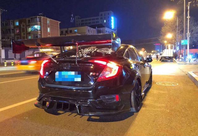 思域十代a柱受损二手能卖多少,当年十代思域加价