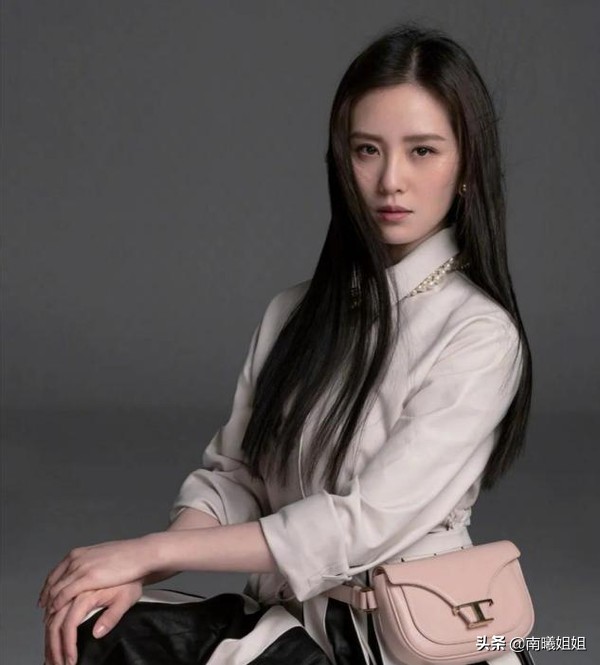 春季圆脸黑长直发有刘海半扎编发,圆脸换个短发