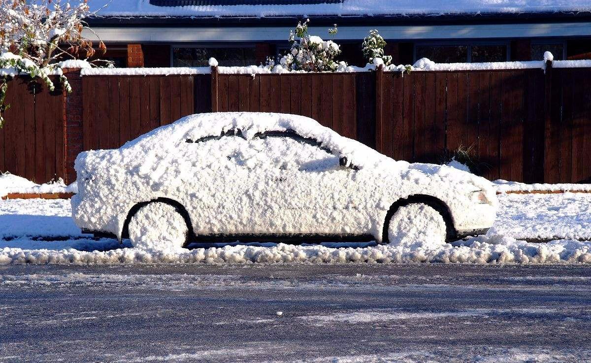 冬天车玻璃结冰怎么快速去除,哪种方法可以防止车玻璃结冰