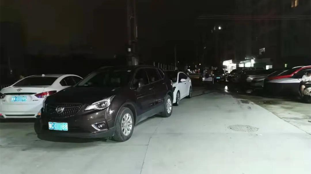 别克车主疯狂撞人后来怎么处理,司机撞倒路人后开车离开后续