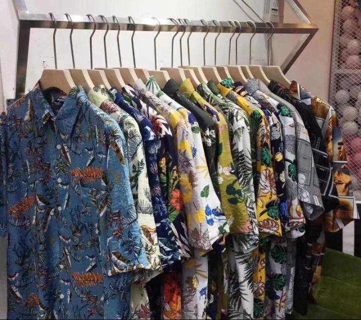 清爽男生穿搭推荐,男生夏天穿什么颜色短袖好看