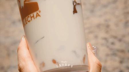 网红饮料喝起来,中药奶茶网红饮品