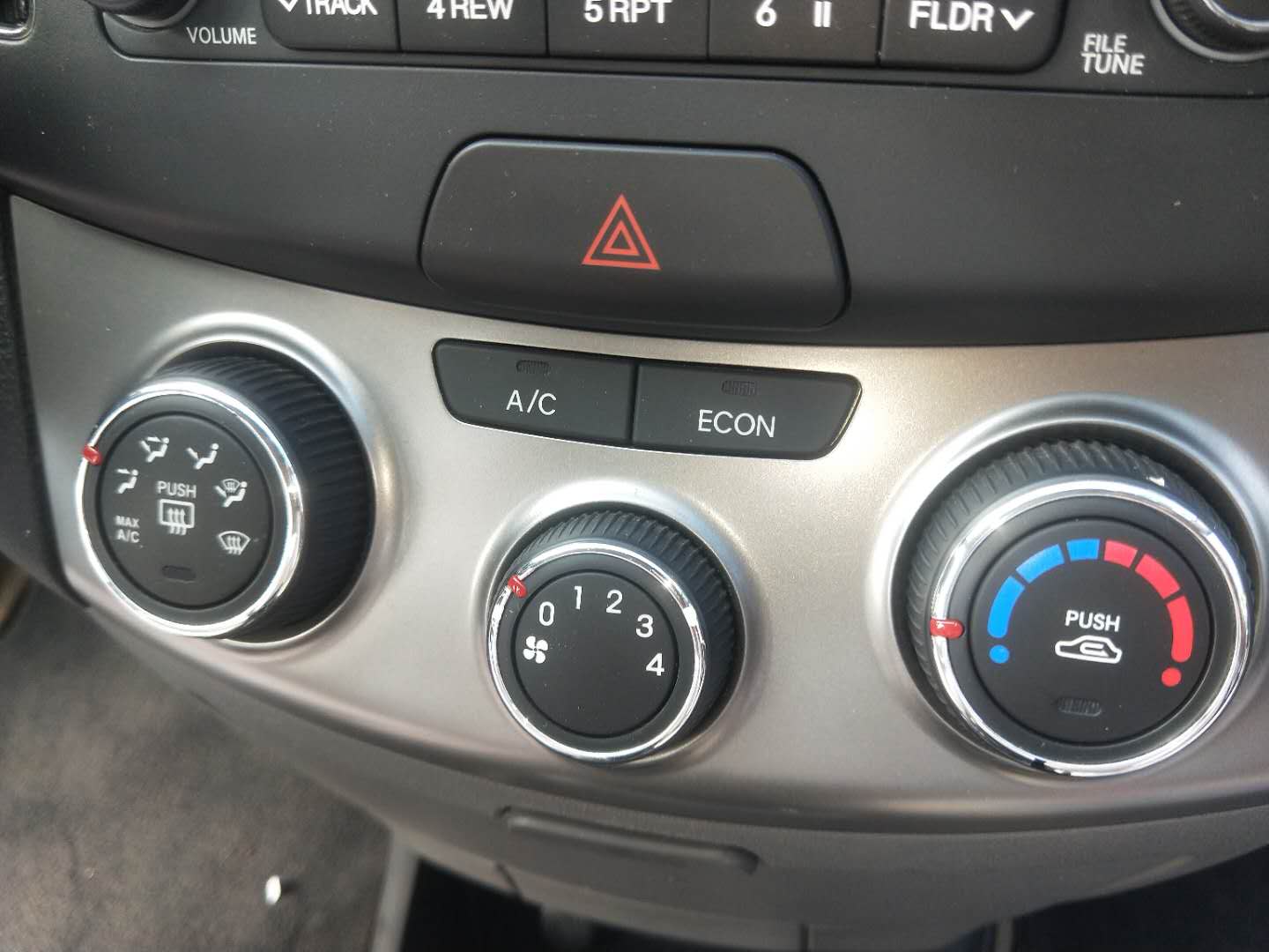 8年的二手车9万公里正常吗,现代悦动二手车10万公里