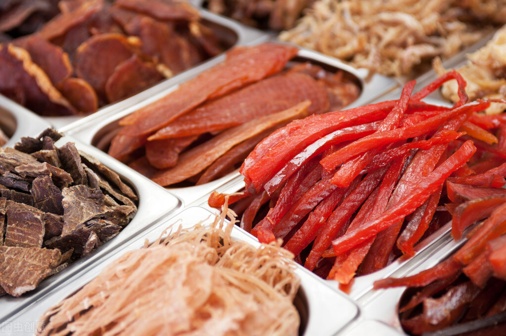 零食店一个月能赚多少,零食店卖什么最赚钱