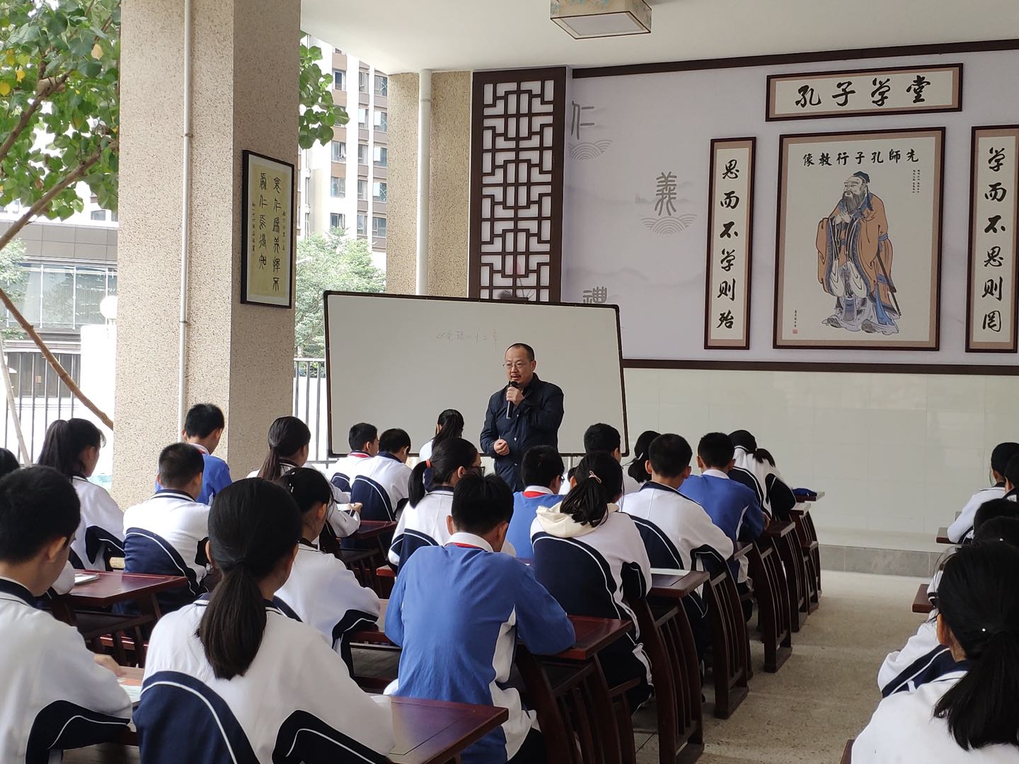 “匠心独运，返璞归真”——深圳市坪山区中山中学教育纪实