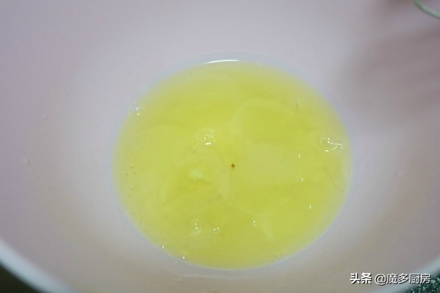 这才是电饭锅蛋糕正确的做法,用300g蛋糕预拌粉做电饭锅蛋糕