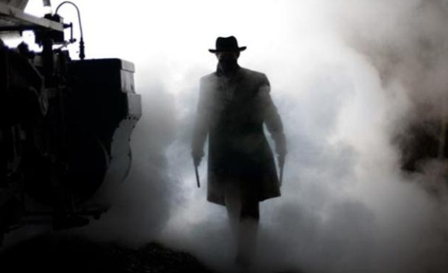 1980年,在一次教科书般的刺杀行动中,独裁者索摩查当街殒命