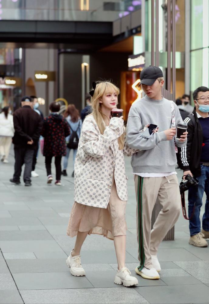 西装裙子2020年春季最时髦的穿法,好看的西装裙子的搭配