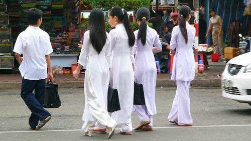 中国高中的校服跟日本校服对比,世界上各国小学校服大比拼