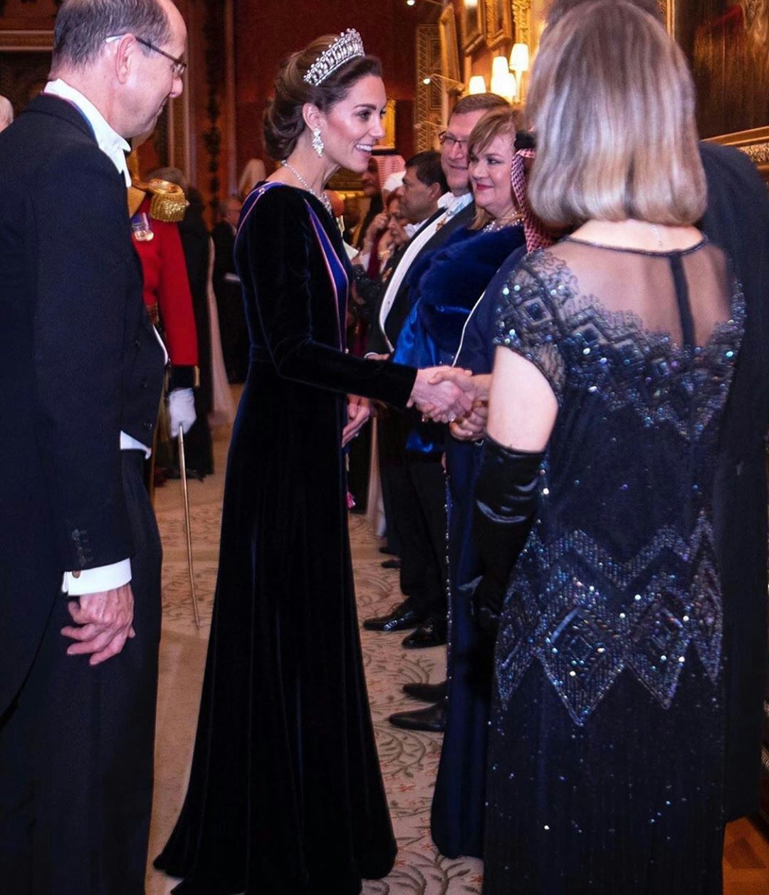 凯特王妃戴什么珠宝好,凯特王妃珠宝比不上戴妃的风采