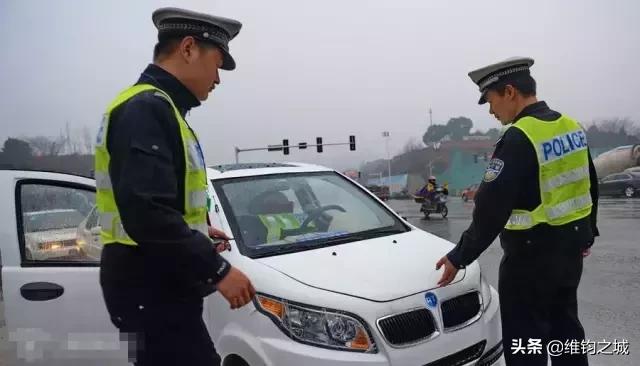 交警扣车多久可以取回,交警现场罚一百元扣一分怎么处理