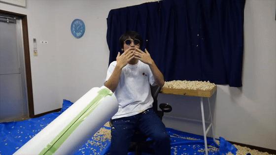 在房间里发射10000颗爆米花,这位日本人真是被居家隔离憋坏了