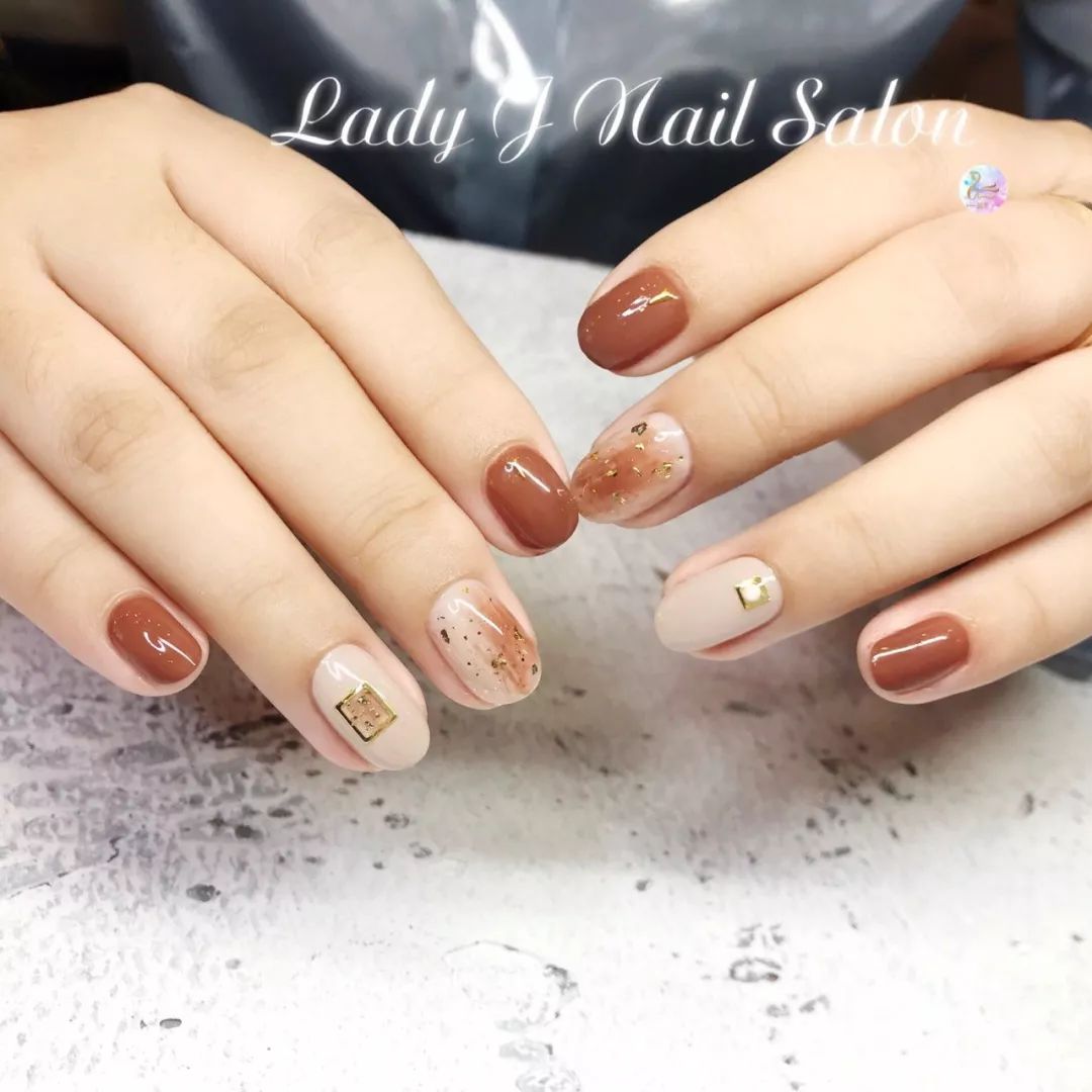 美甲什么颜色显得花哨好看,儿童美甲推荐不花哨