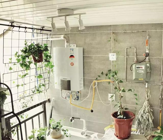 集成吊顶和石膏板吊顶哪个更好看,集成吊顶和石膏板吊顶怎么衔接