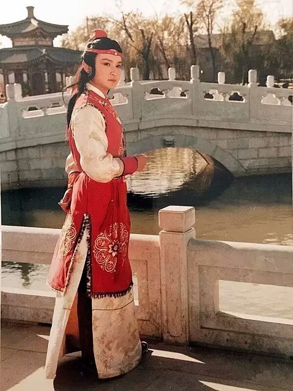 红楼梦中晴雯形象与悲剧命运解读,晴雯之死浅析曹雪芹的悲剧观