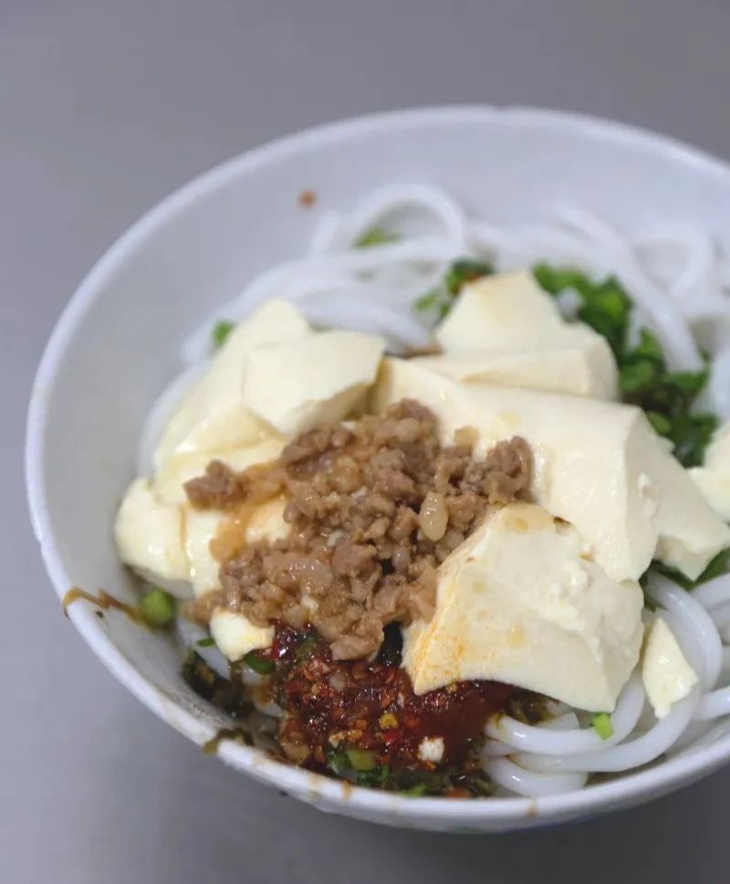 昆明滇池美食推荐菌火锅,滇池边菌子火锅