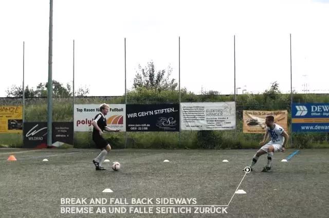 防守型边后卫怎么踢,中后卫和边后卫哪个更难踢