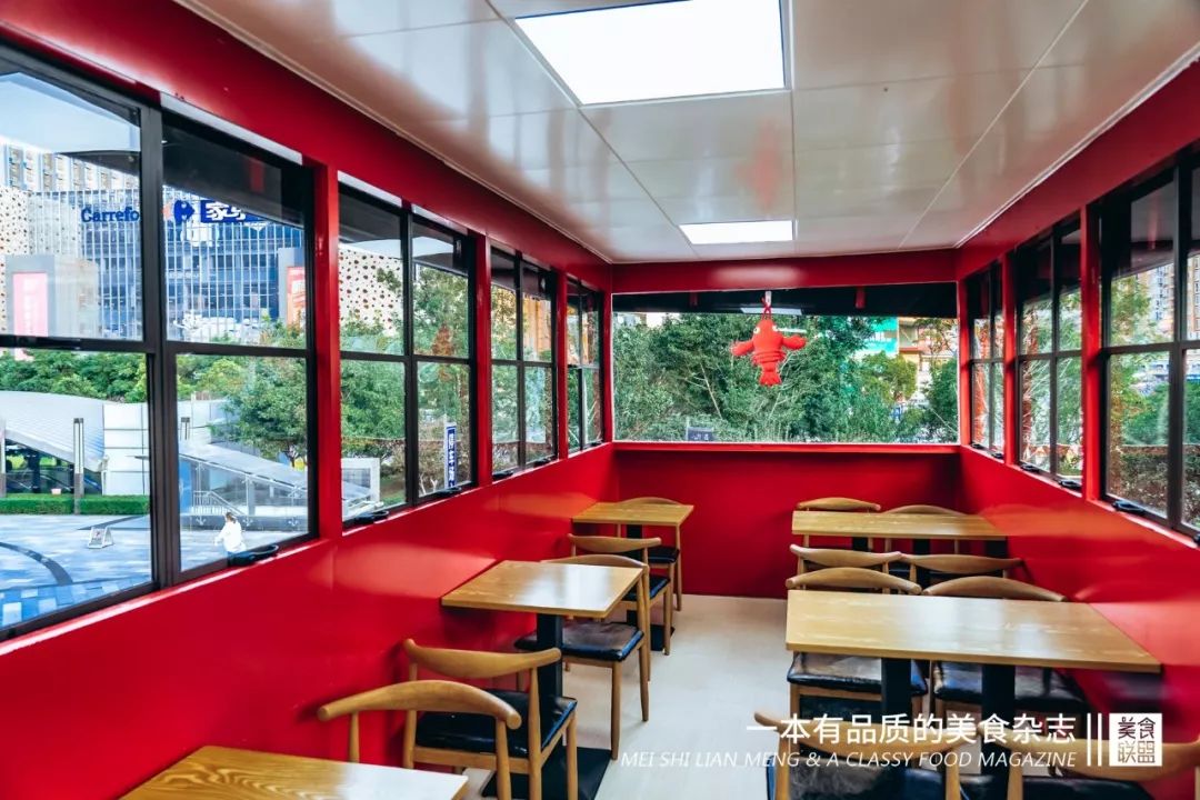 凌晨5点从尼罗河空运到昆明的小龙吓店,居然在卖ysl口红,只要28