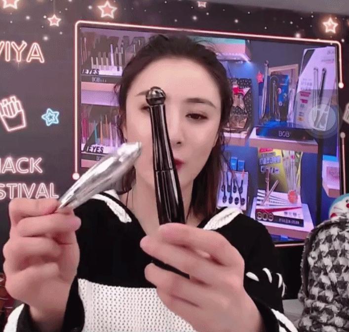 妻子种睫毛后变成面瘫，丈夫想离婚，妻子还沾沾自喜