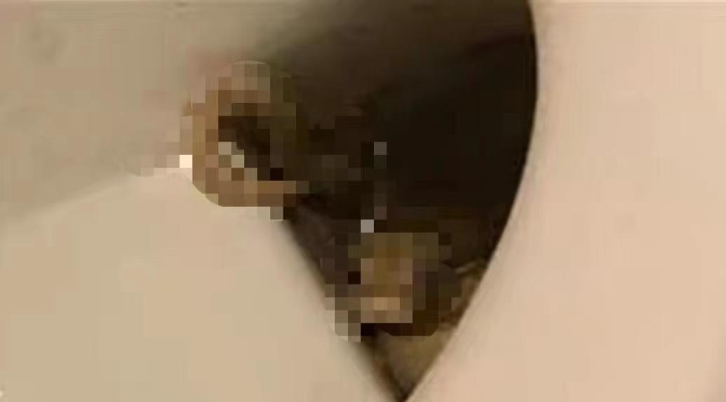 马桶爆炸女子被炸伤抽烟,马桶炸瓷开裂有人受伤