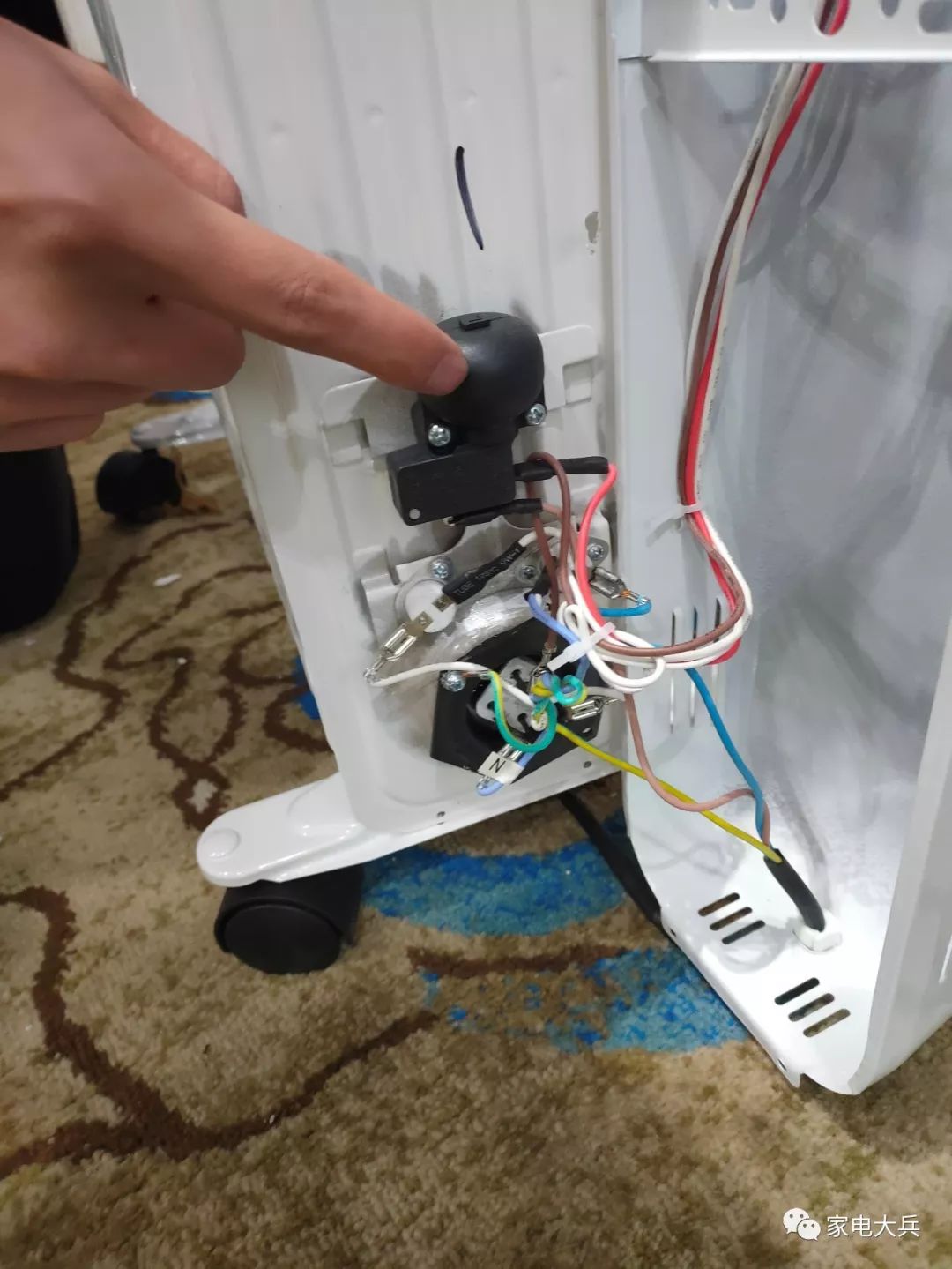 格力美的先锋油汀,格力艾美特取暖器测评