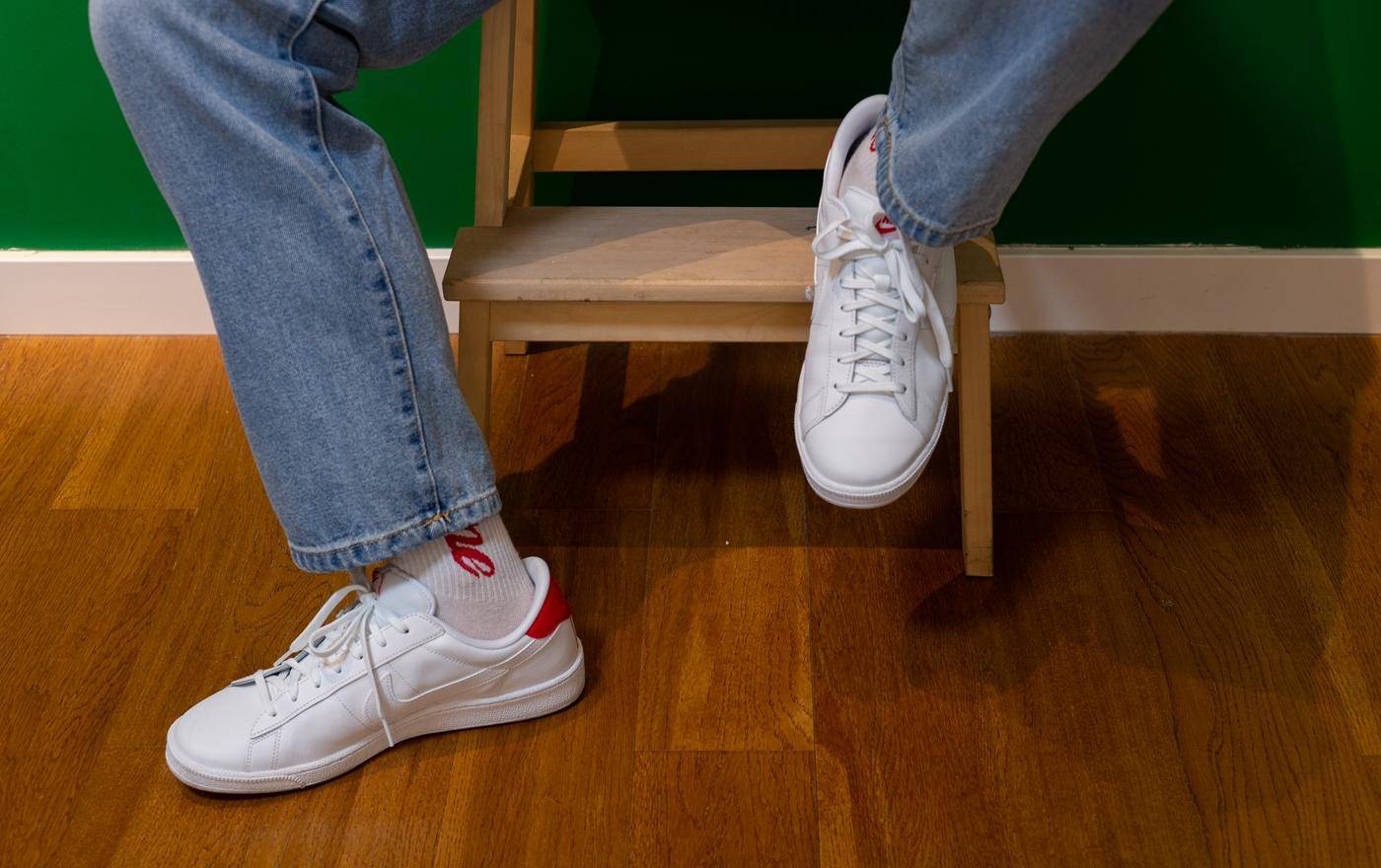 阿迪vs耐克足球鞋,阿迪和耐克小白鞋哪个好