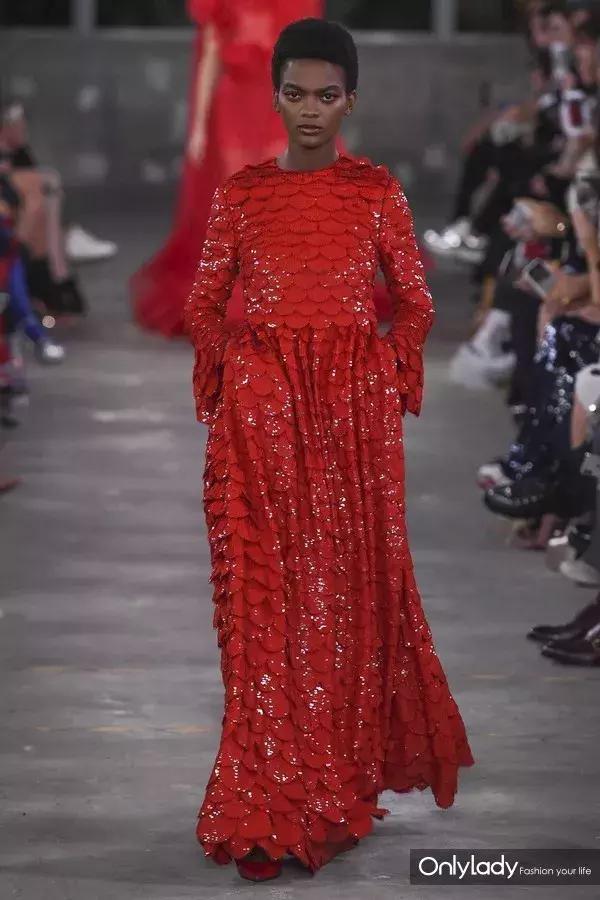 张艺兴valentino东京神图,张艺兴valentino秀场表演