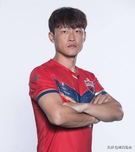 前国脚复出征战中甲赛场,前国脚47岁复出踢中甲联赛