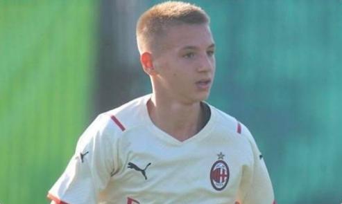 AC米兰1-0佛罗伦萨队,ac米兰13岁妖星
