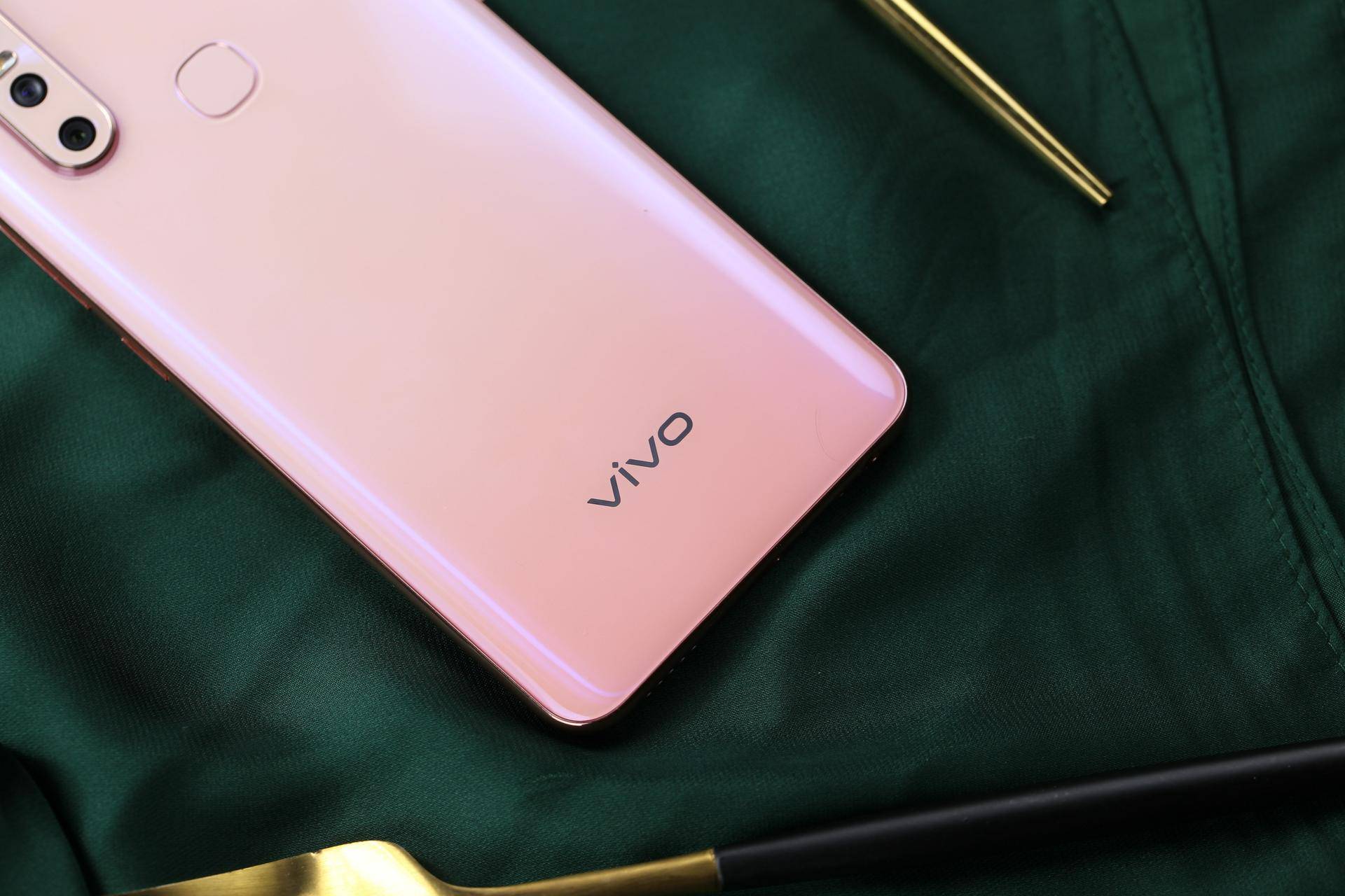 零界全面屏vivoS1上手体验：仅仅是新一代自拍神器那么简单？