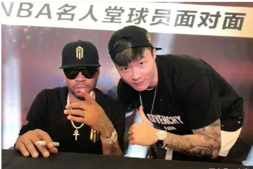 帝师晒天价限量版雪茄，近四盒就可以买套房！评论：你又装什么？