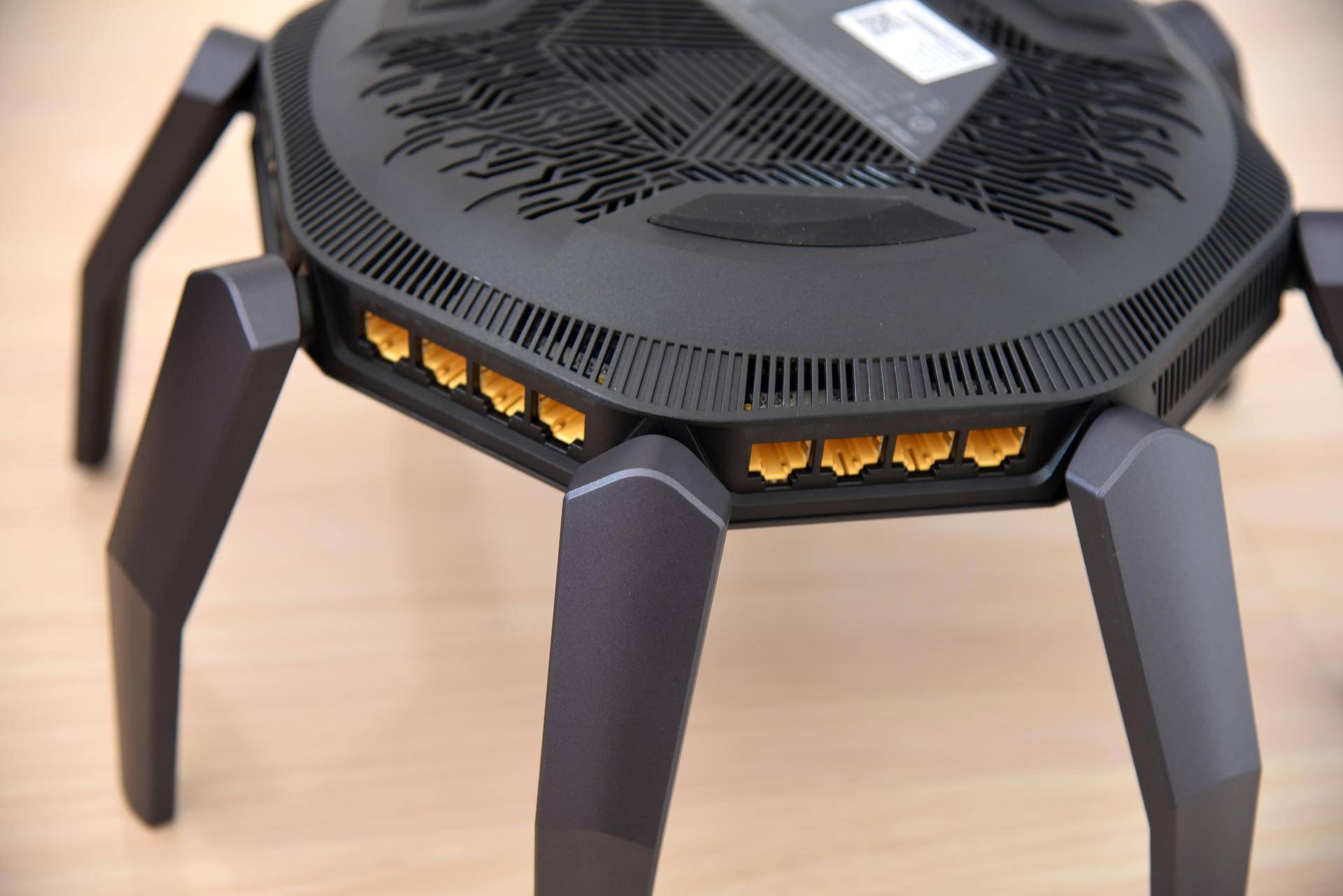 一个路由4699元，华硕帝王蟹RT-AX89X：不贵！我只是挑选优质用户