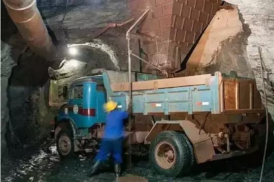 巴西奶奶绿这么贵是有道理的，开采太难了！都是高科技