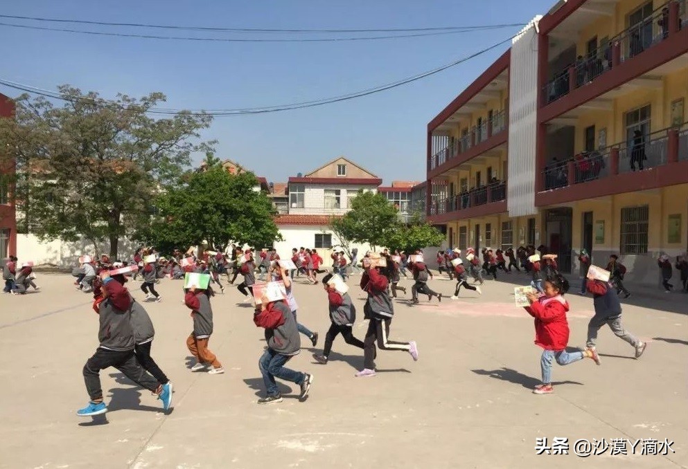 地震来临时学生在教室如何自救,地震时如何自救视频