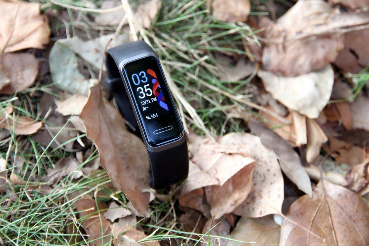 华为手环4和小米手环6哪个好,荣耀手环4和华为手环4有什么区别